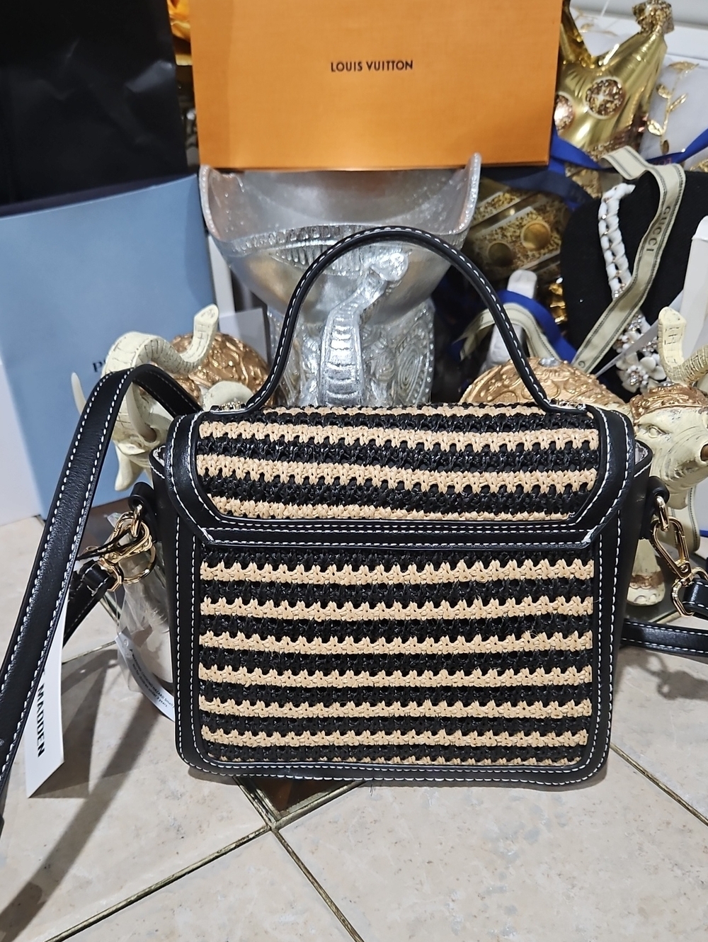 🎄NWT! Steve Madden Woven Top Handle Crossbody Bag in Black & Tan! - Picture 6 of 8